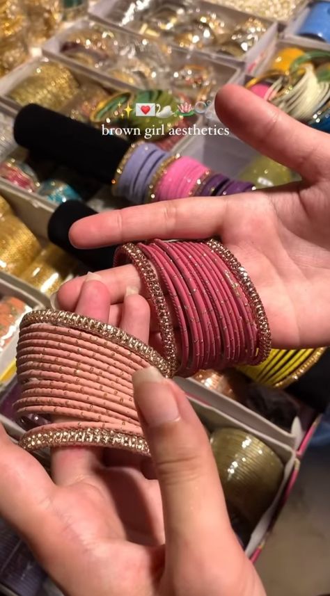 Desi Love, Desi Fashion Casual, Fancy Jewellery Designs, Bridal Bangles, Indian Aesthetic, Girly Accessories, Fancy Jewellery, Jewelry Lookbook, Bangle Designs