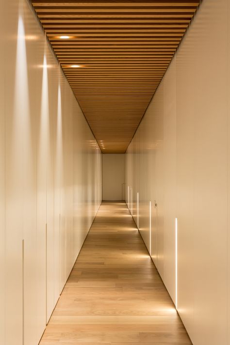 Gallery of MER Apartment / Jacobsen Arquitetura - 19 Corridor Design Ideas, House Corridor, Home Decor Tips And Tricks, Corridor Decoration, Decor Tips And Tricks, Corridor Design, Home Theater Rooms, Theatre Room, Window Frames