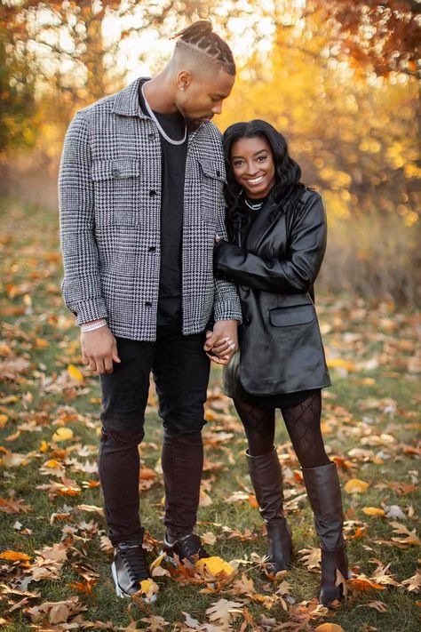 Fall Outfits Photoshoot Couple, Couple Fall Photoshoot Outfits, Couples Holiday Photos, Engagement Photo Shoot Poses, Fall Photo Shoot, Fall Couple Photos, Fall Shoot, Green Bay Wisconsin, Fall Family Photo Outfits