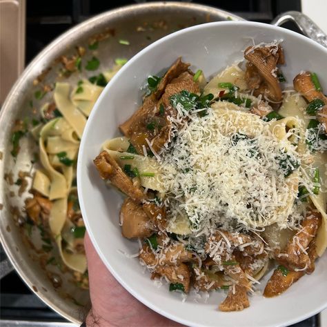 Chanterelle Mushroom Pasta Chanterelle Mushroom Pasta, Chantrell Mushrooms Recipes Pasta, Golden Chanterelle Recipes, Chanterelle Pasta, Chanterelle Mushroom Recipes, Mushroom Recipes Pasta, Mushroom Pasta, Vegan Bowls, Early Winter