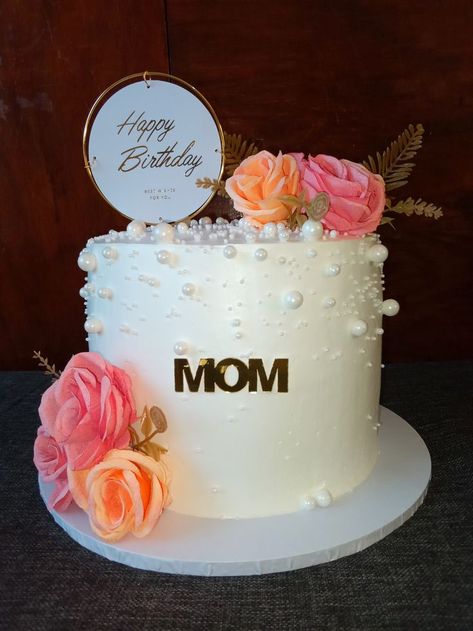 Simple Cake Designs For Mom Birthday, Cake Designs For Mothers Birthday, Happy Birthday Mom Cake Ideas, Mom Birthday Cake Ideas Mothers, Happy Birthday Mom Cake, Mother Birthday Cake, Cake For Mom, Cakes Floral, Barbie Doll Birthday Cake