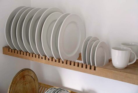 A custom shelf by Peter Henderson Furniture features slots for storing plates. Go to Peter Henderson for more information. See more in our post 10 Easy Pieces: Wall-Mounted Plate Racks. Wall Mounted Dish Rack, Wooden Plate Rack, Plate Racks In Kitchen, Diy Plate Rack, Dinnerware Storage, Plate Shelves, Plate Storage, Kitchen Plate, Plate Rack