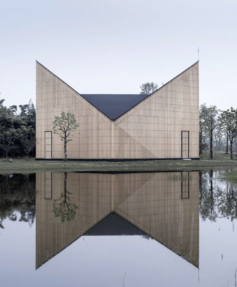 Nanjing Wanjing Garden Chapel / AZL Architects Garden Chapel, Architecture Cool, Butterfly Roof, Modern Church, Philip Johnson, Wood Architecture, Sacred Architecture, Religious Architecture, Church Architecture