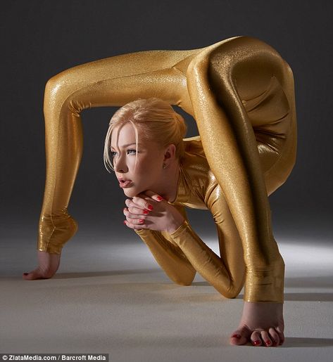 Zlata is seemingly totally un-phased by the unbelievable shapes she twists her body into ... Contortion Training, Hot Yoga Poses, Psy Art, Anatomy Poses, Yoga For Flexibility, Weird Pictures, Dynamic Poses, Anatomy Reference, Action Poses