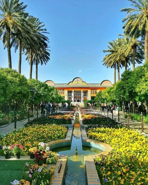 Iran Tourism, Sour Orange, Shiraz Iran, Persian Garden, Orange Trees, Iran Travel, Western Asia, Persian Empire, Ancient Persian