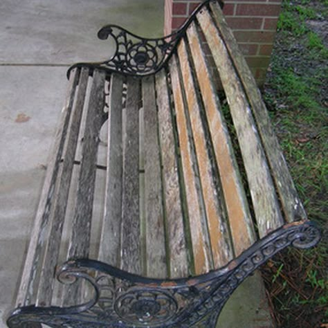 Park benches require regular maintenance. Park Bench Ideas, Wrought Iron Bench, Cast Iron Bench, Wood Bench Outdoor, Old Benches, Park Benches, Outdoor Garden Bench, Wooden Garden Benches, Garden Benches