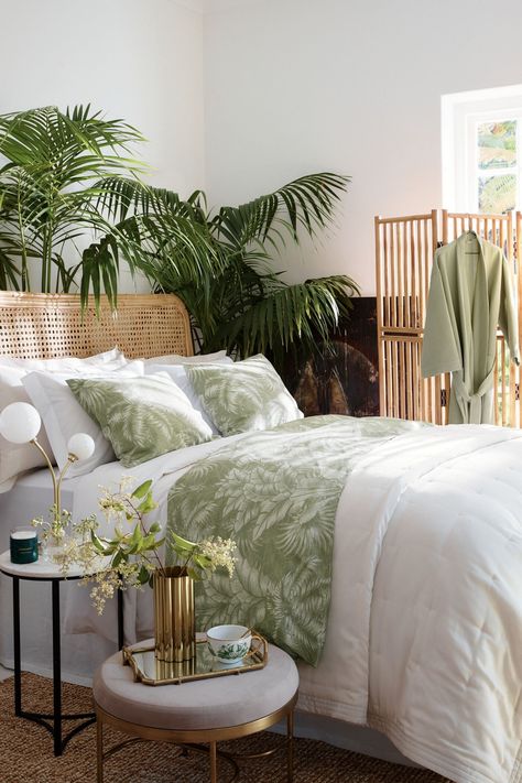 The H&M Home Spring Collection Brings Nature Into Your Home — THE NORDROOM Rum Inspo, Nature Room, Condo Decor, Patterned Duvet, Plant Room, Housing Ideas, Tropical Bedrooms, Hm Home, تصميم للمنزل العصري