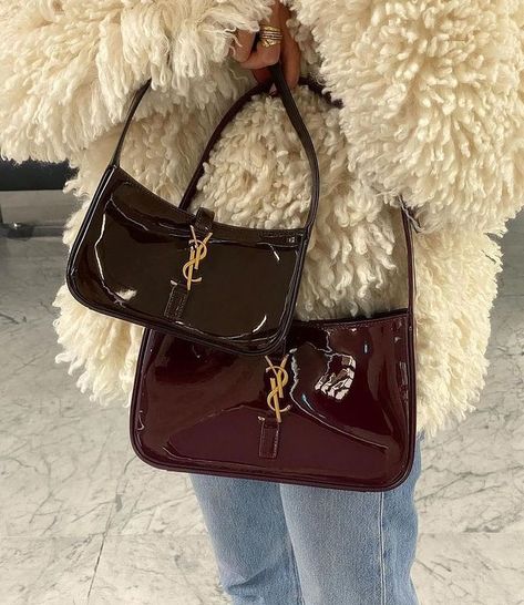 Instagram photo by FASHIONKILLS • 12 November 2023 at 10:07 Fall Bags, Women's Bags By Style, Girly Bags, Luxury Purses, Fancy Bags, Pretty Bags, Cute Purses, Saint Laurent Bag, Cute Bags