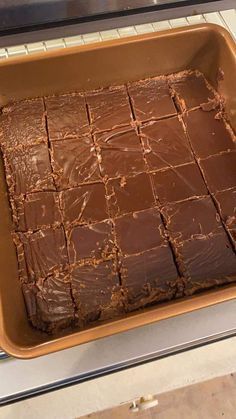 -OLD FASHIONED FUDGE MADE SIMPLE : - Delish Grandma's Recipes Old Fashion Fudge Recipes, Homemade Chocolate Candy, Homemade Chocolate Fudge, Best Fudge Recipe, Old Fashioned Fudge, Homemade Fudge Recipes, Fudge Recipes Chocolate, Fudge Candy, Grandma's Recipes