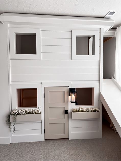 Built In Loft For Kids, Build Indoor Playhouse, Playhouse Indoor Playrooms, Kids Play House Indoor, Diy Playhouse Indoor, Indoor Playhouse With Slide, Built In Playhouse Indoor, Built In Playhouse, Diy Indoor Playhouse