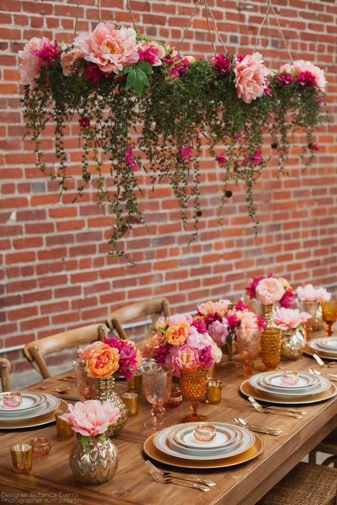 Summer Table Settings, Wedding Flowers Peonies, Tafel Decor, Silk Peonies, Floral Chandelier, Artificial Peonies, Silk Flowers Wedding, Have Inspiration, Summer Tables