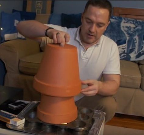 Man shares how to build a mini heater out of a flower pot to warm up your home Heating With Clay Pots, Flowerpot Heater, Diy Candle Heater, Terra Cotta Heater, Crisco Candle, Homemade Heater, Woodland Crafts, Diy Mini Greenhouse, Teracotta Pots