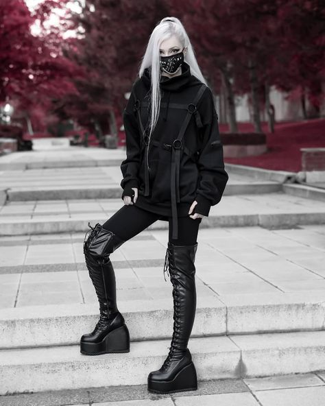 Anastasia Eg, Tech Ninja, Modern Warrior, Ninja Assassin, Details Outfit, White Ootd, Modern Goth, Gothic Women, Hunter Outfit