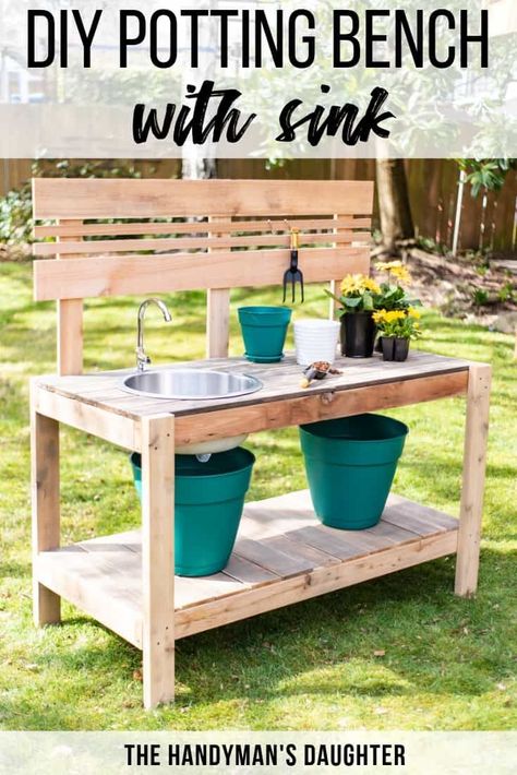 Make this potting bench, and make gardening less of a chore! Add a sink and faucet that hooks up to a garden hose for the ultimate DIY potting bench! Get the potting bench plans and tutorial at The Handyman's Daughter! #gardening #pottingbench #woodworkingplans #thehandymansdaughter Lavabo Exterior, Potting Bench With Sink, Potting Bench Ideas, Diy Potting Bench, Potting Bench Plans, Diy Bank, Outdoor Potting Bench, Modern Planters Outdoor, Muddy Shoes