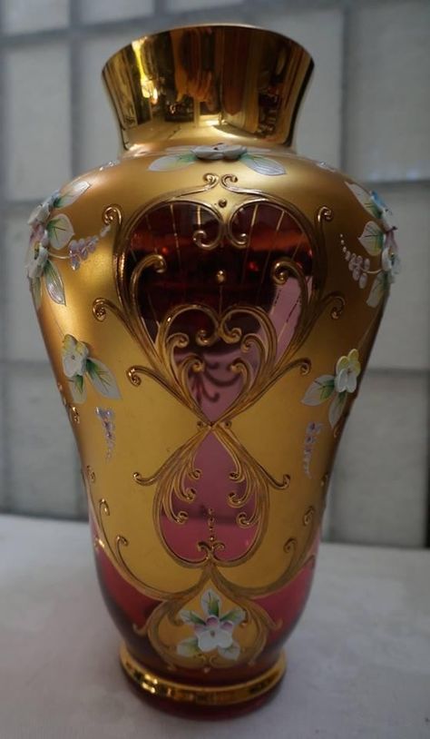 ANTIQUE RUBY & 24 ct GOLD BOHEMIAN GLASS VASE, MOSER 1930's ~ 10 " Tall | #1914627376 Moser Glass, Vase Antique, Vintage Art Glass, Vintage Inspiration, Antique Decor, Vintage Collectibles, 24kt Gold, Vintage Vases, Vintage Vogue