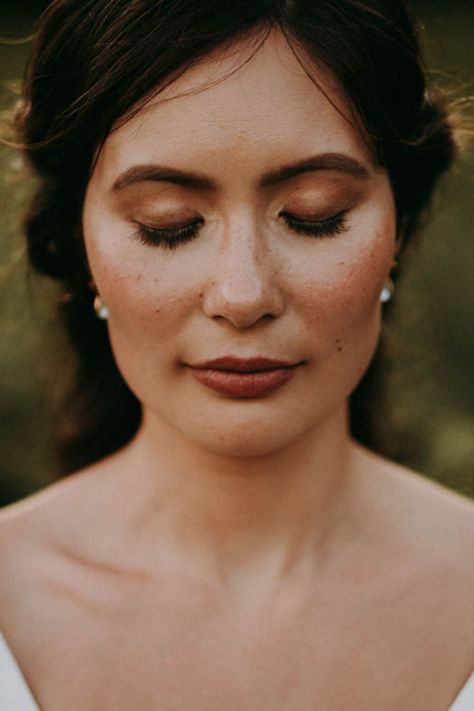 South Asian bride's wedding makeup with brown eyeshadow and lipstick | Destination wedding | Brida beauty Natural Vintage Wedding Makeup, Wedding Makeup Boho Brown Eyes, Lesbian Wedding Makeup, Wedding Makeup Terracotta, Rustic Bridal Makeup, Autumnal Bridal Makeup, Fall Wedding Bridal Makeup, Bridal Makeup For Freckles Brides, Natural Bridal Makeup For Freckles