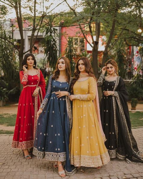 Lehnga Kurta Design, Outfits For Cousins Wedding, Clothes For Sisters Wedding, Same Dress For Friends, Outfits For Sisters Wedding Indian, Sisters Wedding Dress Ideas Indian, Wedding Wear For Sister Indian, Wedding Dress For Cousins, Indian Wedding Wear For Sister