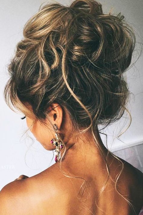 Modern Wedding Hairdos To Be In Trend ❤ See more: http://www.weddingforward.com/wedding-hairdos/ #weddings Big Hair Updo, Fashionable Hairstyles, Messy Wedding Hair, Messy Updo, Hair Styles 2017, Wedding Hair Inspiration, Wedding Hairstyles Updo, Wedding Hair And Makeup, Hair Videos