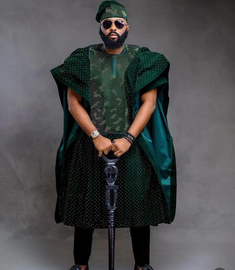 VJADAMS✨✨✨✨ . . #vjadams#amvca10#amvca2024 Wedding Suit Groomsmen, Suit Groomsmen, Groom's Suit, Dapper Suits, Ankara Clothing, African Traditional Wedding, Exquisite Gowns, African Clothing For Men, Groomsmen Suits