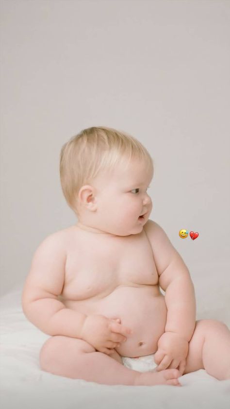 Chubby Baby Boy, Fat Baby, Chubby Baby, Newborn And Family Photography, Chunky Babies, Baby Life Hacks, Baby Fat, Chubby Babies