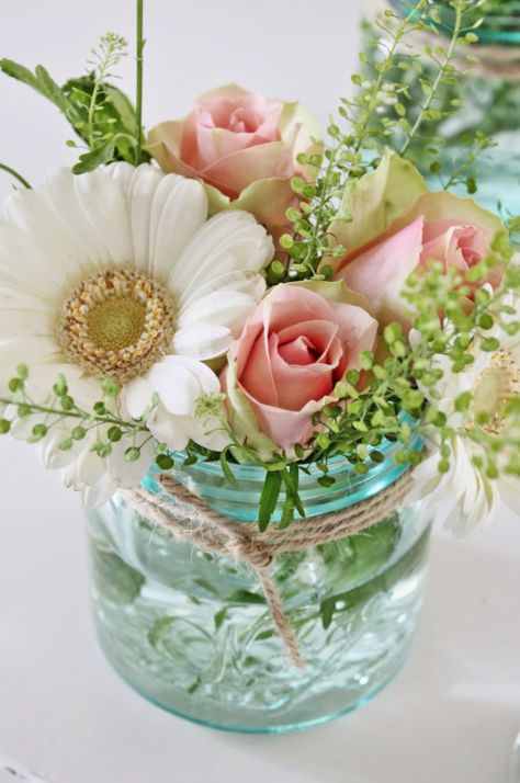 Lovely Mason Jar Flowers ขวดโหล Mason Jar, Floral Combinations, Mason Jar Flower Arrangements, Vibeke Design, Gubahan Bunga, Blue Mason Jars, Mason Jar Flowers, Spring Baby Shower, Deco Floral