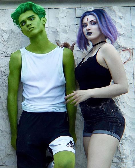 The Titan Club 🌟🐥🦖🔮🔥 @martycipher as Starfire @plamenmen as Robin @bobi.jackson as Beast Boy @reyla_cosplay as Raven @milacosplay as Blackfire Photographed by @christianarsov 🖤 Inspired by the Artwork of @_picolo #Robin #Starfire #Raven #BeastBoy #Blackfire #TeenTitansGo #TeenTitans #Titans #DC #DCU #DCComics #DCUniverse #RobinCosplay #StarfireCosplay #RavenCosplay #BeastBoyCosplay #DCCosplay #CosplayersOfInstagram #CosplayersOfIG #Cosplayers #Cosplay #Superhero #Comics #TheBreakfastClub #... Starfire And Robin Costume, Raven And Beastboy Titans Costume, Beastboy Cosplay, Beast Boy Cosplay, Beast Boy Costume, Star Fire Cosplay, Starfire Costume, Teen Titans Cosplay, Raven Costume