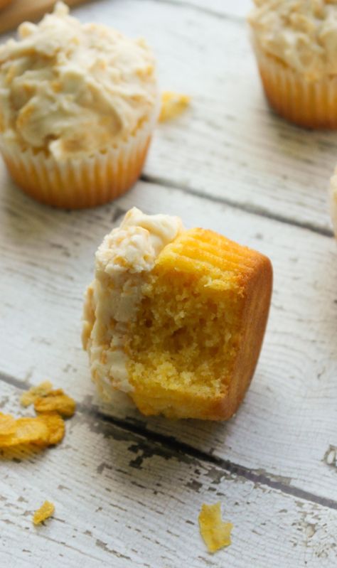 Cornbread Cupcakes, Cornbread Dessert, Maple Buttercream Frosting, Classic Cornbread, Fluffy Cornbread, Savory Cupcakes, Corn Cupcakes, The Best Cupcakes, Cornbread Muffins Recipe