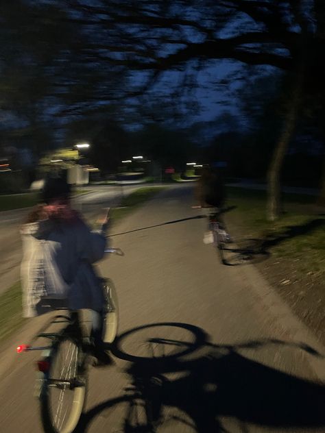 #aesthetic #tiktok #pretty Bike Aesthetic, Night Biking, Shotting Photo, Best Friends Aesthetic, Night Vibes, Summer Dream, Teenage Dream, Night Aesthetic, Foto Instagram