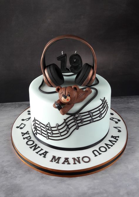 Cake With Headphones, Cake Designs Music Theme, Headphone Cake Ideas, Music Birthday Cake For Men, Dj Cake Ideas For Men, Music Cakes Birthday, Music Themed Cakes For Men, Dj Theme Cake, 19 Year Old Birthday Cake