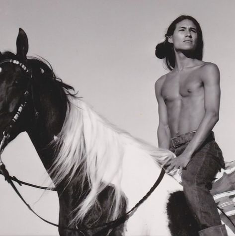 Rick Mora, by Carlos Reynosa Rick Mora, Native American Men, Native American Pictures, Actor Model, Native American Indians, Aesthetic Photography, Nativity, Native American, Horses