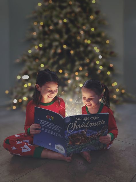 Toddler Christmas Pictures, Sibling Christmas Pictures, Toddler Christmas Photos, Christmas Photoshoot Kids, Diy Christmas Photoshoot, Christmas Pictures Kids, Diy Christmas Photo, Christmas Baby Pictures, Christmas Poses