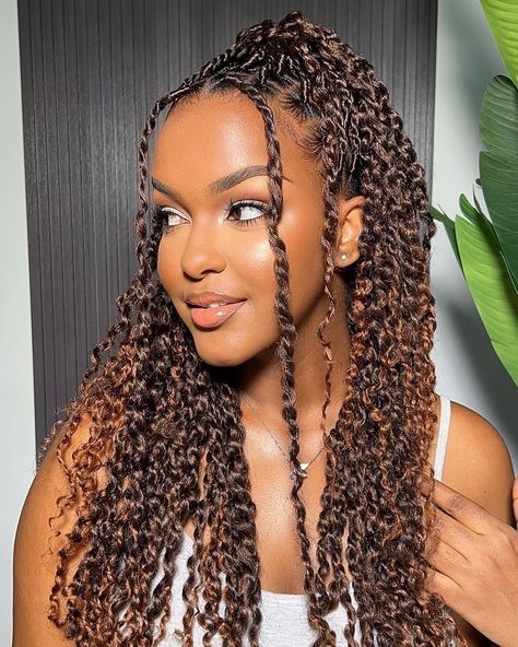 Get ready to slay this summer with our collection of the most stunning beach hair styles for black girls! From classic braids to modern cornrows, you'll find inspiration for every sun-soaked day. Dive into these stylish looks and make a splash at the beach this season. #MelaninBeachBabes #BlackGirlsBeachVibes #NaturalBeachHair #BeachyBlackBeauty #AfroBeachHairGoals Cute Summer Braids Black Hair, Twist Braids Hairstyles Brown, Beach Protective Styles Natural Hair, Summer 2024 Braids, Mali Twist Braids, Braids For Summer Black Women, Bohemian Twist Hairstyles, Cute Summer Braids, Black Women Hair Ideas