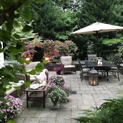 Backyard Patio Seating Ideas, English Garden Patio, Patio Dinner Party, Stone Patio Ideas, Small Patio Garden, Patio Interior, Patio Landscaping, Courtyard Garden, Backyard Patio Designs