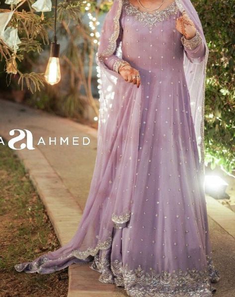 Lilac Bridal Dress, Light Purple Nikkah Dress, Lavender Walima Dress, Lilac Nikkah Dress, Baat Pakki Dress, Lilac Frock, Baat Pakki Ideas, Shaadi Dresses, Full Maxi Dress