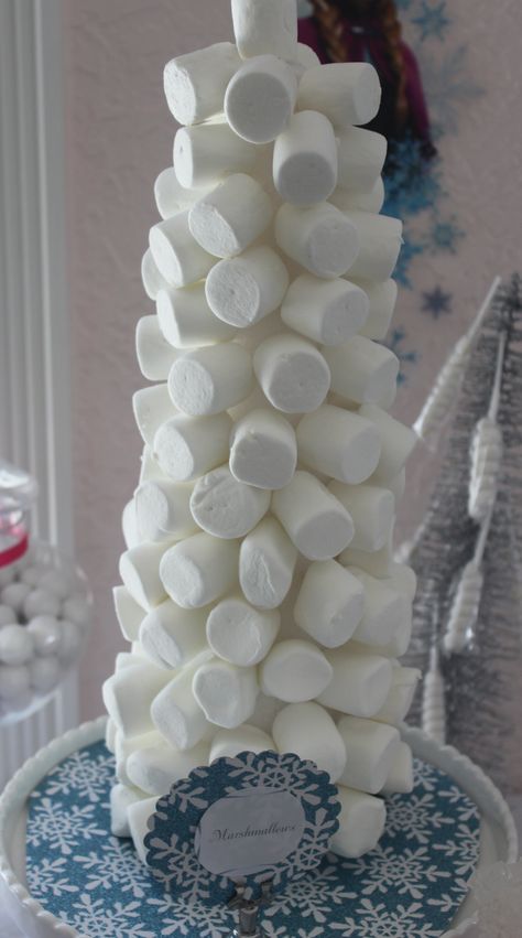 Marshmallow Tree, Schnee Party, Winter Wonderland Christmas Party, Frozen Birthday Party Ideas, Frozen Birthday Party Decorations, Frozen Bday Party, Winter Onederland Birthday Party, 6th Birthday Party, Frozen Party Decorations