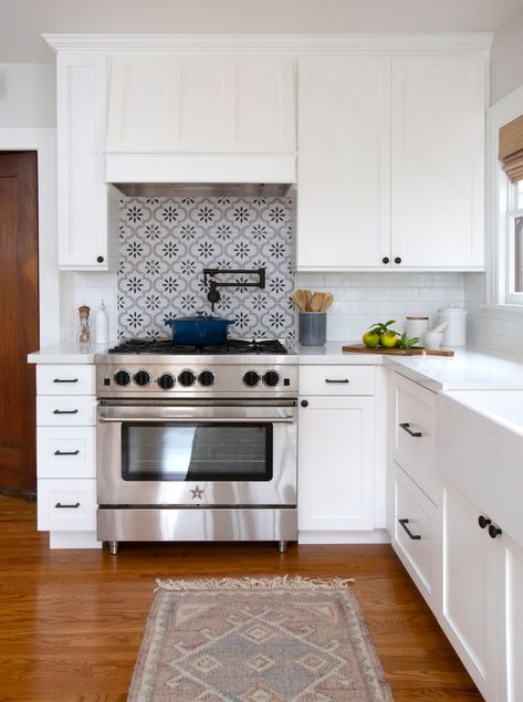 North Park Farmhouse Kitchen - Farmhouse - Denver - by Hope Pinc Design | Houzz Stove Kitchen Design, Backsplashes Kitchen, Dreamy Kitchens, Stove Kitchen, Stove Backsplash, Wallpaper Kitchen, Craftsman Kitchen, Kitchen Decorating Ideas, Country House Design