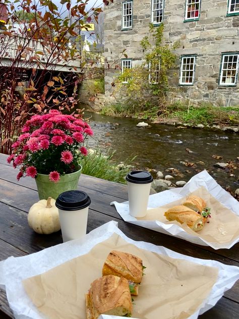 Friendship goals ✨ #friends #breakfast #vermont #food #woodstock Vermont Cottage Aesthetic, Woodstock Vermont Aesthetic, Vermont Instagram Pictures, Vermont In Spring, Summer In Vermont, Vermont Aesthetic Summer, Montpellier Vermont, Vermont Aesthetic, Summer Vermont