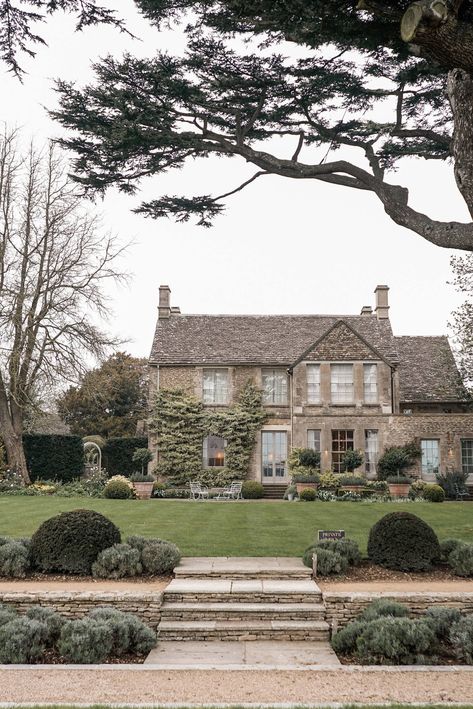 Country Home Exterior, Big Cottages, British Houses, British Homes, British Cottage, British House, Garden Chic, Bees And Butterflies, Dream Life House