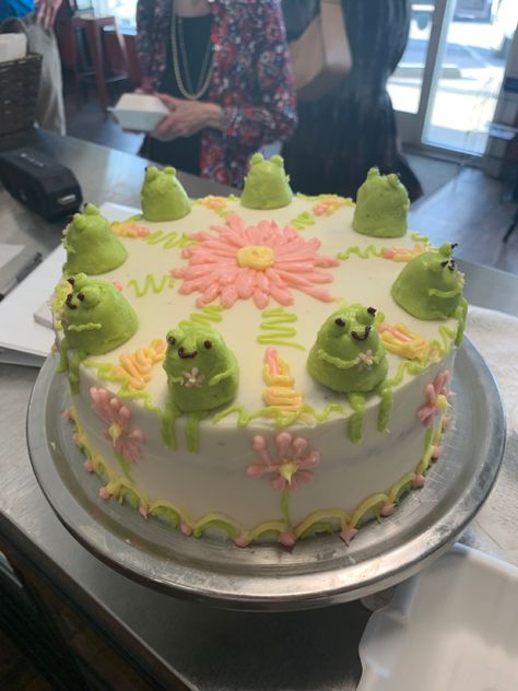 Kawaii Frog Cake, Frog Cake Simple, Frog Birthday Cake Ideas, Aesthetic Frog Birthday Cake, Frog Birthday Cake, Froggy Cake, Cute Frog Cake With Mushrooms, Cottagecore Party, Frog Valentine