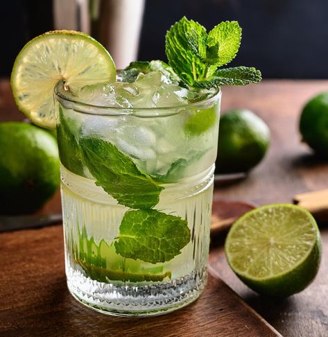 Ultimate Guide: Refreshing Mojito Mocktail Recipe for Summer Mocktail Mojito Recipe, Mocktail Mojito, Ocean Spray Cranberry Sauce, Mojito Drink, Mojito Mocktail, Recipe For Summer, Summer Drinks Alcohol, Chilled Desserts, Mojito Cocktail