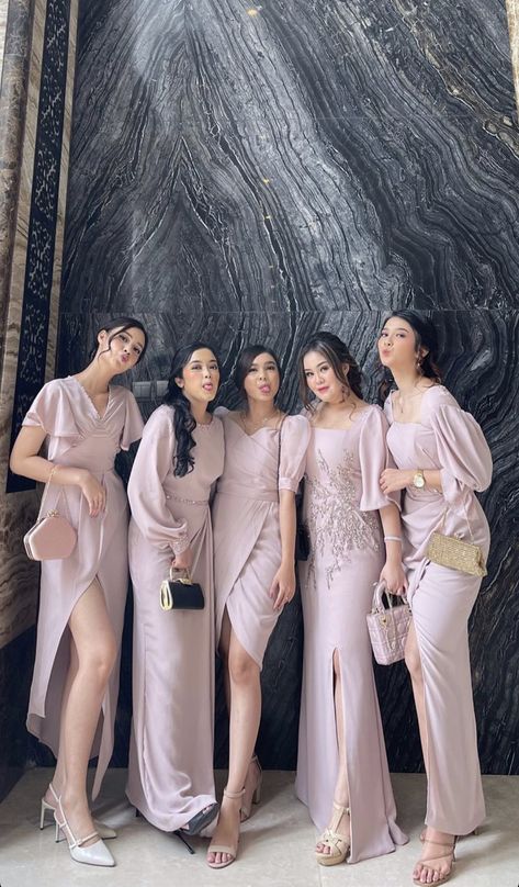 Model Baju Bridesmaid, Model Dress Kebaya, Braidsmaid Dresses, Model Kebaya Modern, Kebaya Modern Dress, Outfit Kondangan, Prom Elegant, Bridesmaid Satin, Dress Kondangan