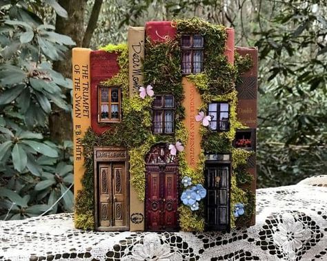 Hobbit Book Nook, Forest Book Nook, Booknook Ideas, Bookish Ideas, Booklover Aesthetic, Custom Bookshelf, Nook Bookshelf, Magic Library, Repurposed Books