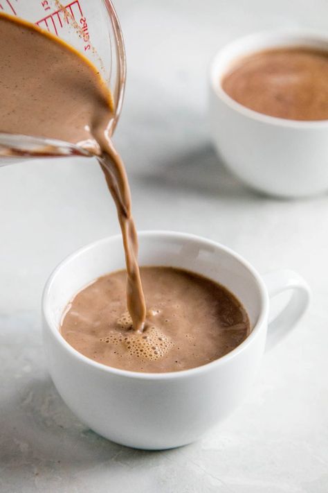 Hot Chocolate Photography, Cacao Drink, Mexican Hot Chocolate Recipe, Chili Pepper Recipes, Hot Desserts, Chocolate Chip Pudding Cookies, Brownie In A Mug, Hot Chocolate Recipe, Mexican Hot Chocolate