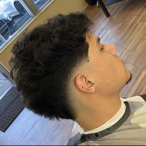 30 Low Burst Fade Haircuts for the Urbane Man Mens Haircuts Thick Hair, Taper Fade Short Hair, Fade Haircut Curly Hair, Mullet Fade, Haircut Selfie, Photo Hijab, Mens Haircuts Short Hair, Burst Fade, Low Fade Haircut