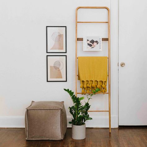 Diy blanket ladder