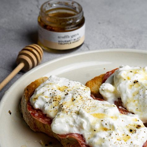 Truffle Burrata, Truffle Honey, Sweet Truffles, Cheese Toasties, Burrata Recipe, Black Truffles, Cheese Wedding Cake, Charcuterie Gifts, Acacia Honey