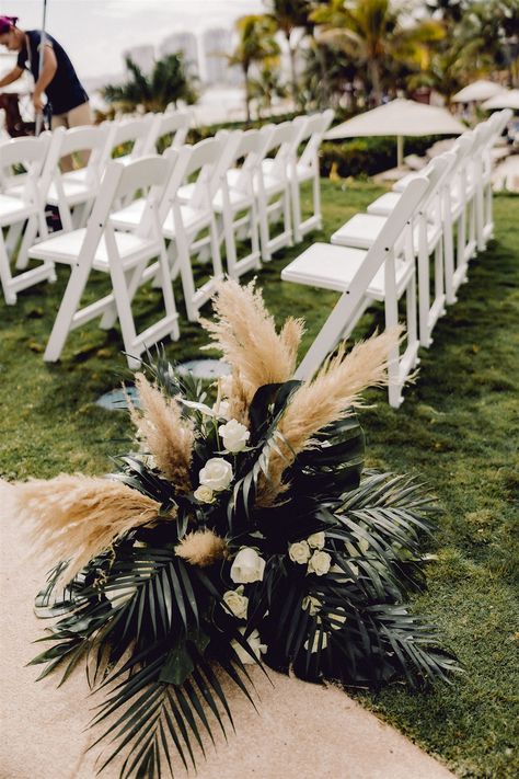 tropical floor arrangment for wedding aisle. Tropical leaves, white roses and pampas with white chairs White Roses And Pampas, Boho Glam Wedding, Floral House, Green Wedding Flowers, White Chairs, Baby Foods, Wedding Decor Inspiration, Ceremony Wedding, Modern Tropical