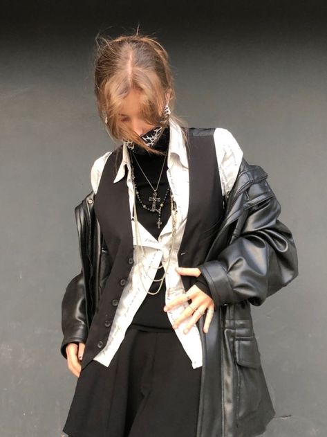 Winter Button Up Shirt Outfit, Fall Outfits Alt, Sheer Outfit Ideas, Visual Kei Outfit Ideas, Layering Outfits Aesthetic, Look 80s, Label M, T Shirt Outfit, Swaggy Outfits