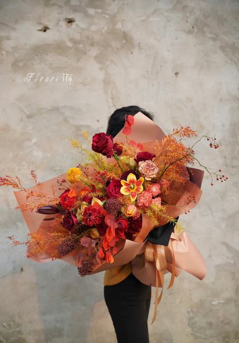 Big Bouquets Of Flowers, Fall Silk Floral Arrangements, Floral Arrangement Photography, Unique Flowers Bouquet, Autumn Bouquet Floral Arrangements, Exotic Flower Bouquet, Autumn Flowers Aesthetic, Ikebana Bouquet, Big Floral Arrangements