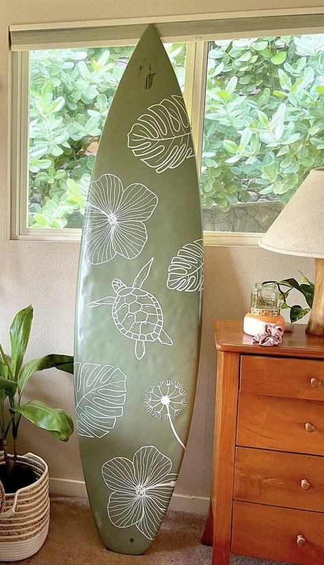 Surfboard Design Aesthetic, Diy Surfboard Painting, Surf Bored Design, Surf Board Designs Surfboard Art Paint, Surf Board Art Design, Surfing Board Designs, Painting Surfboards Diy, Paintings On Surfboards, Painted Surfboard Decor